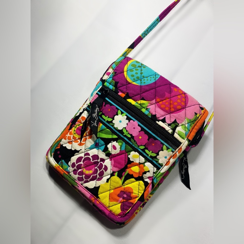 *AUTHENTIC* Vera Bradley “Va Va Bloom” Crossbody